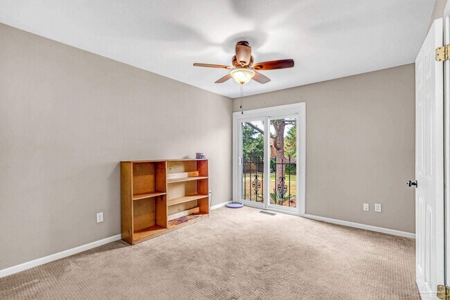 Building Photo - 4830 Huron Dr
