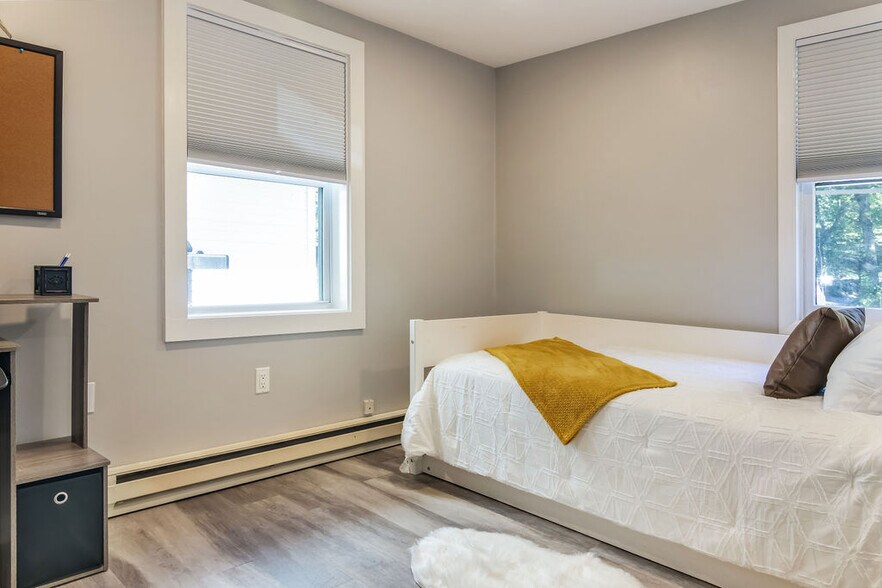 Building Photo - 36 Pequotsepos Rd