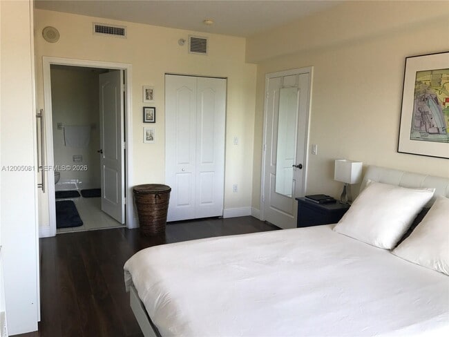 Building Photo - 1627 SW 37th Ave