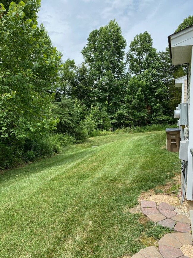Building Photo - Robyns Glen townhome