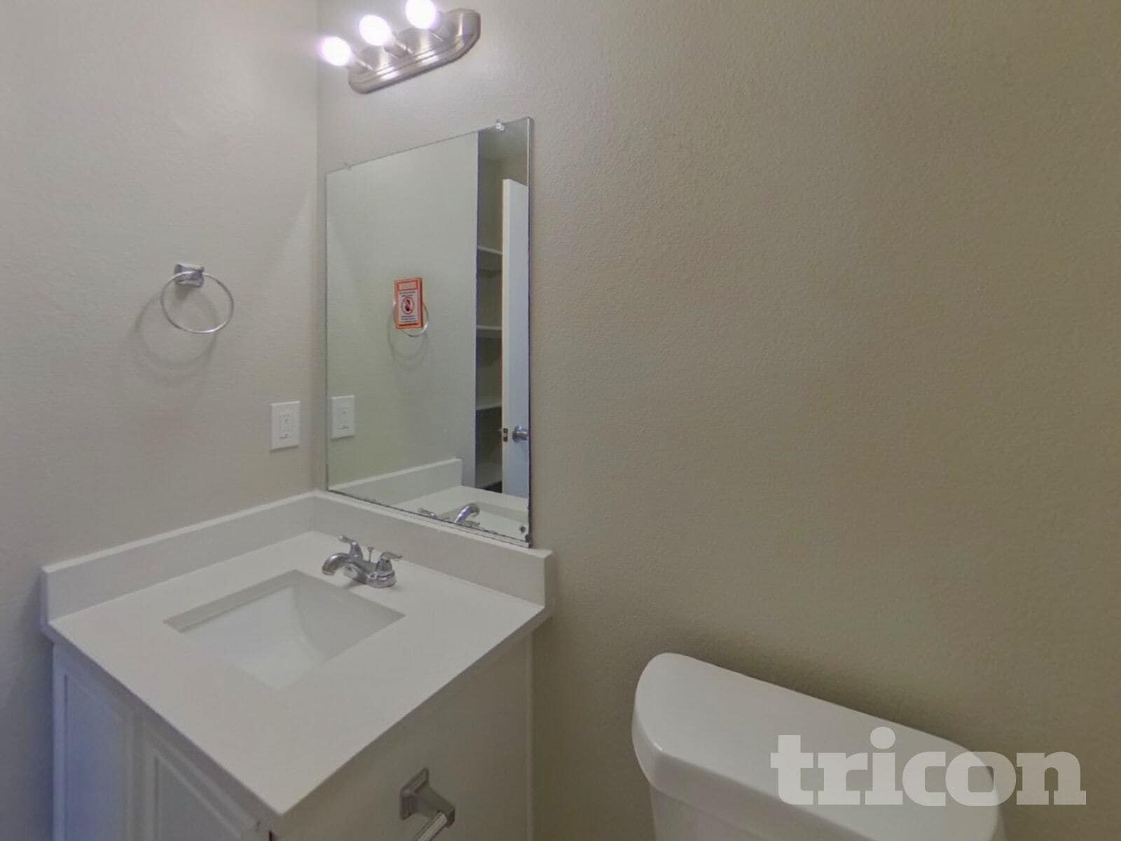 Building Photo - 4937 Waterford Dr