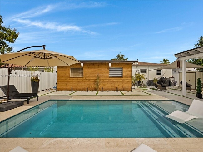 Building Photo - 920 NE 159th St