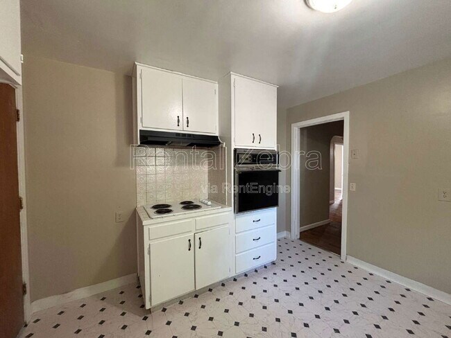 Building Photo - 1531 Marguerite St