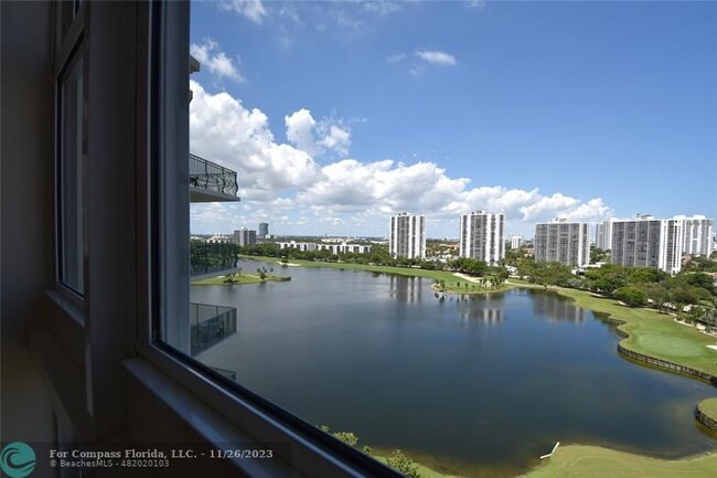 Building Photo - 20000 E Country Club Dr