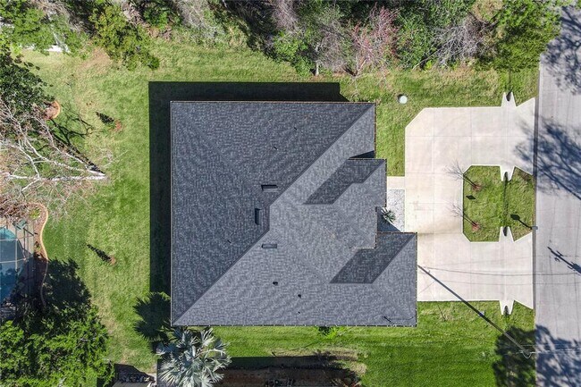 Building Photo - 11 Ethan Allen Dr