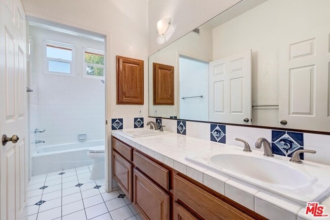 Building Photo - 7557 W 82nd St