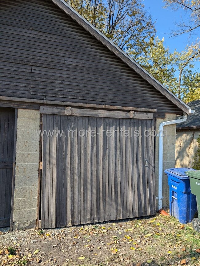 Building Photo - 1692-1698 Wyantdotte Rd