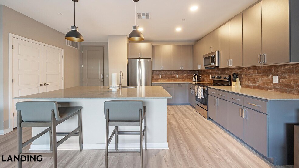 Building Photo - 402 W Lincoln St