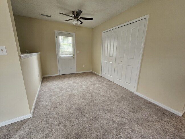 Building Photo - 124 Hunt Club Ct