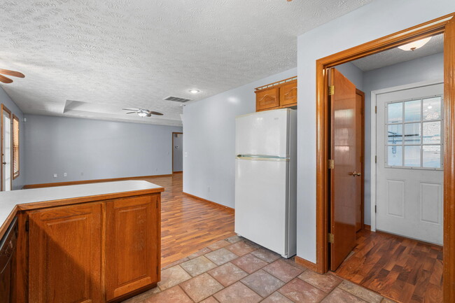 Building Photo - 303 S Suburban Ave