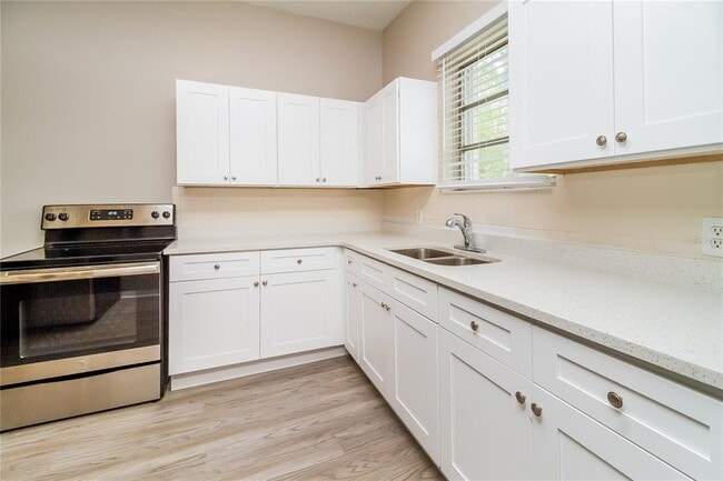 Building Photo - 408 N Blue Lake Terrace