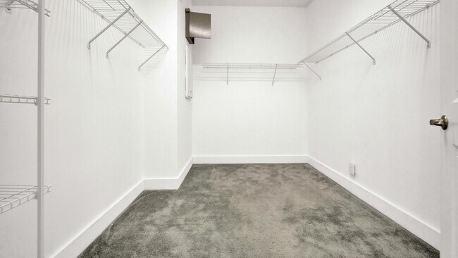 Building Photo - 94 Palm Ln