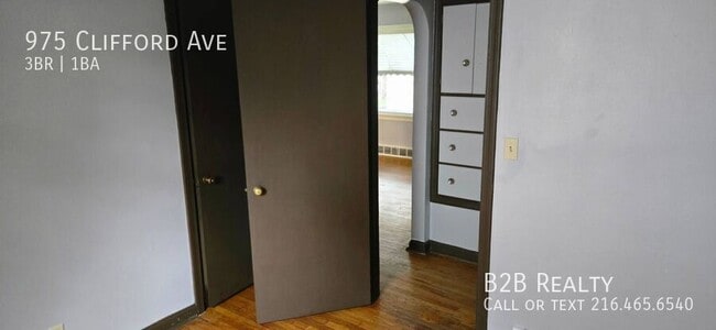 Building Photo - 975 Clifford Ave