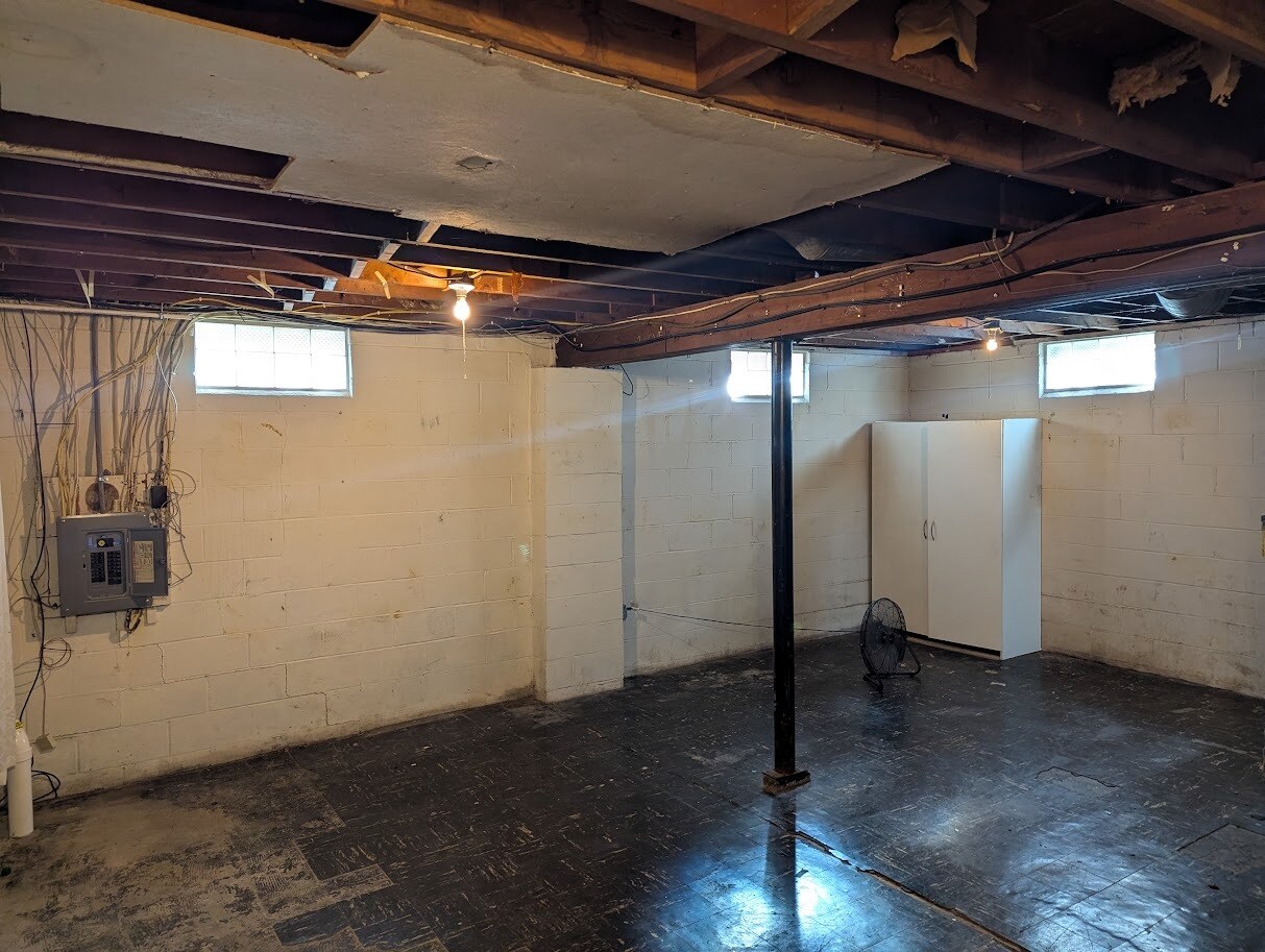 Building Photo - 4081 Clifton Ave