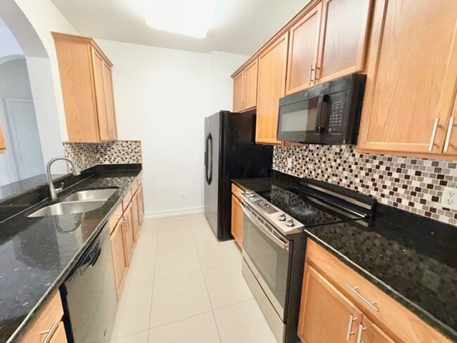 Building Photo - Orlando - 2 Bedroom, 2 Bathroom -  $1,695.00