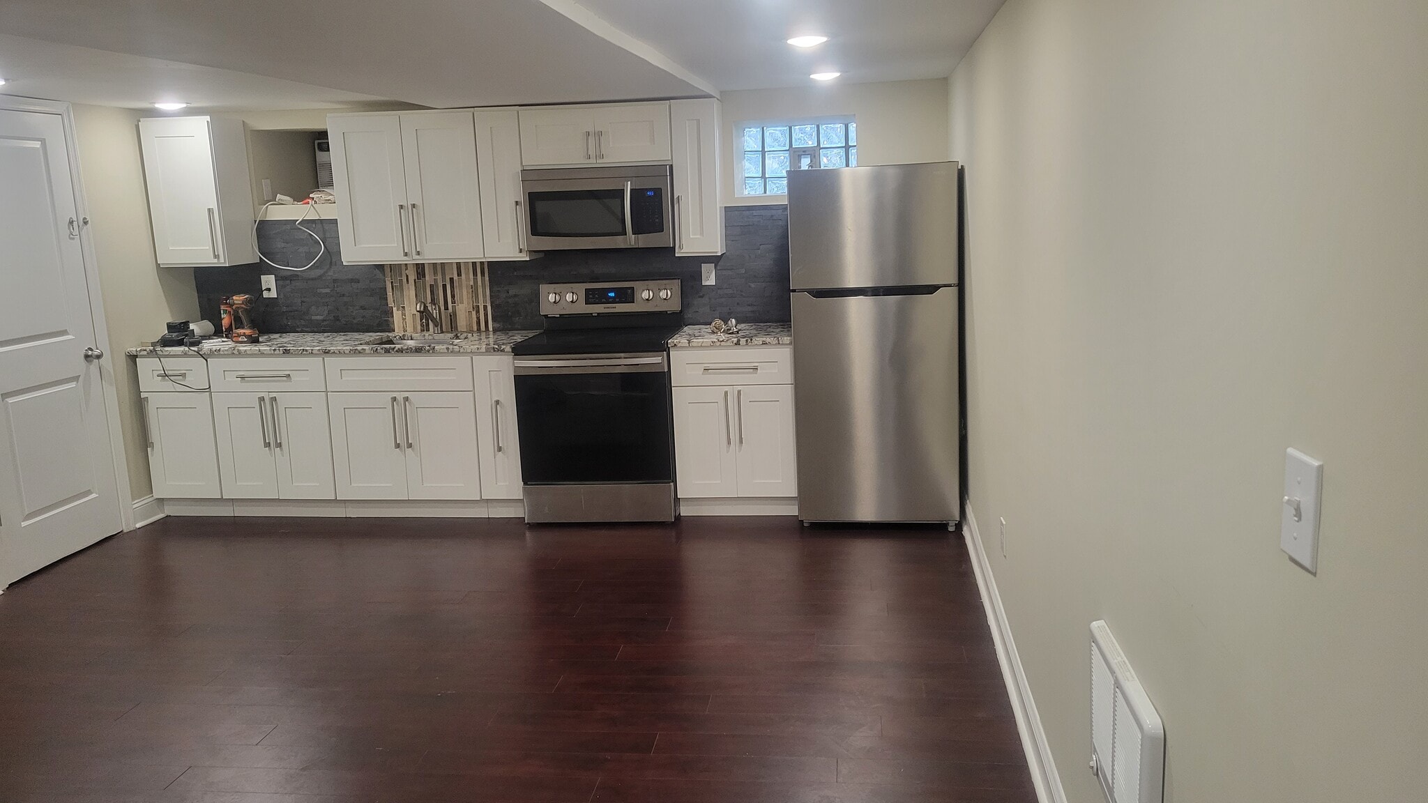 Building Photo - 215 E Walnut Park Dr