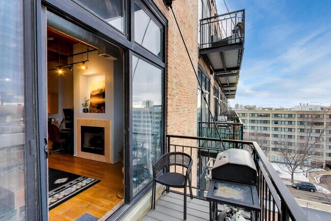 Building Photo - 1250 W Van Buren St