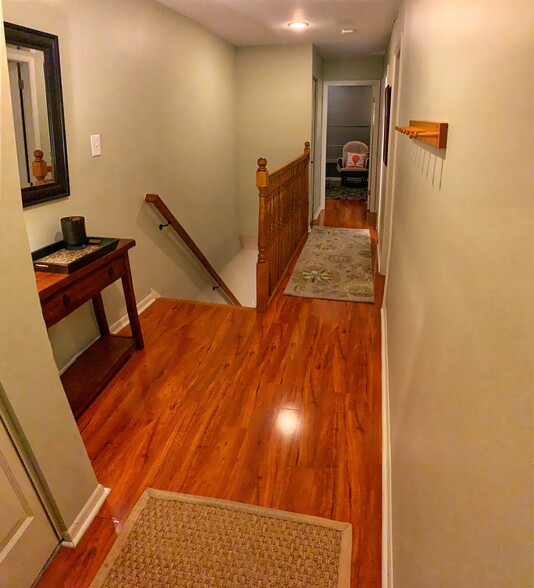 Foyer - 1725 S Hayes St