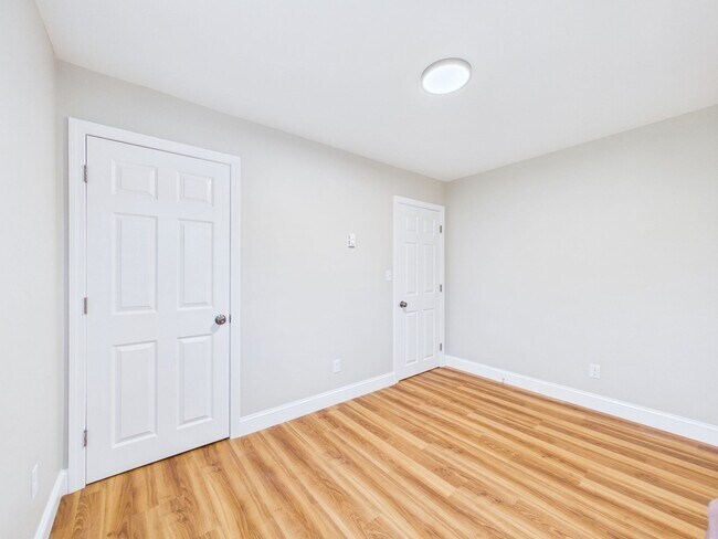 Building Photo - 715 Newhall St