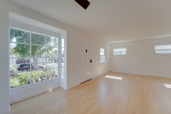Building Photo - 1344 Diamond St
