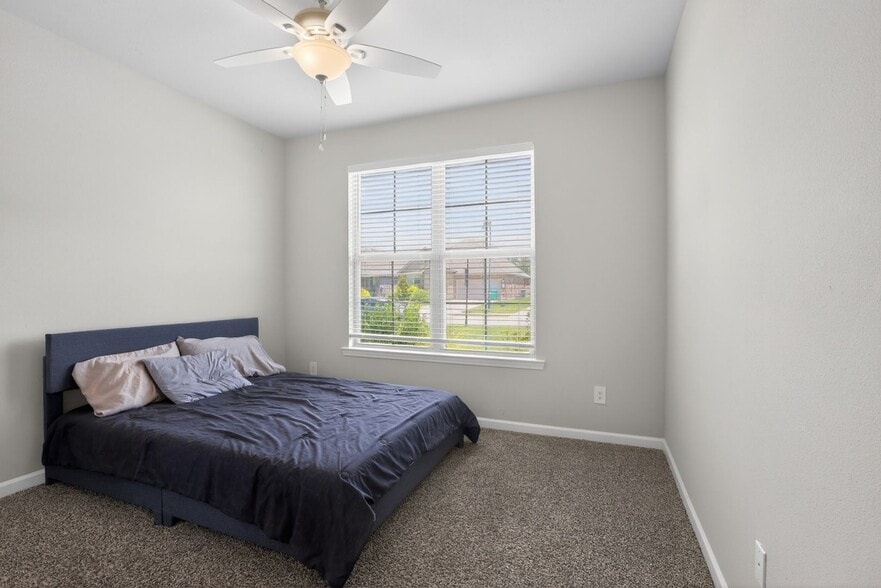 Building Photo - 1708 Sawgrass Dr