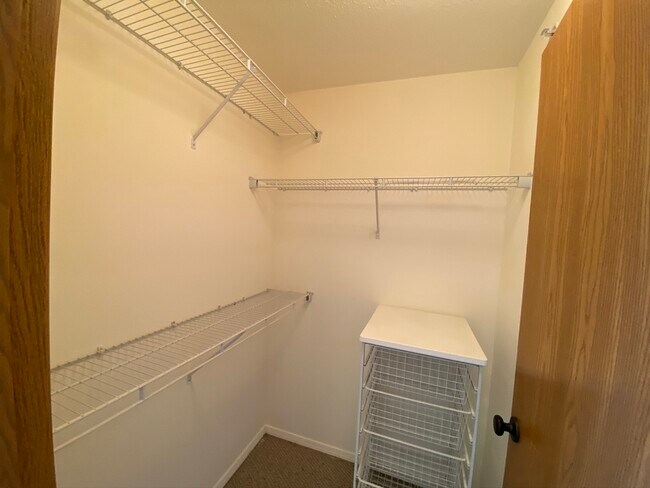 Building Photo - 301 South 4th Street, Unit 1BR