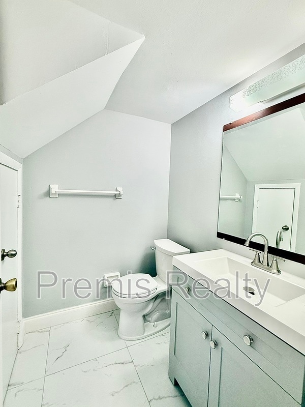 Building Photo - 3003 Bough Ave