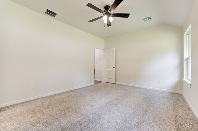 Building Photo - Brand New Home In Noble!