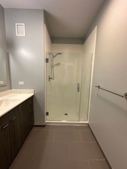 Building Photo - 1025 W Addison St