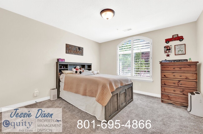 Building Photo - 567 E Greystone Dr