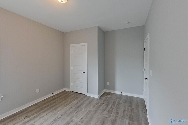 Building Photo - 520 White Oak Cir