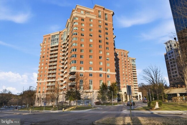 Building Photo - 3101 N Hampton Dr
