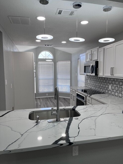 Building Photo - 6820 Douglas Creek