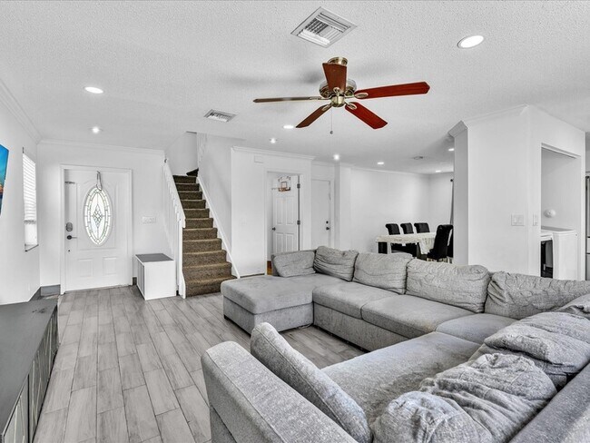 Building Photo - 7145 Crescent Creek Pl