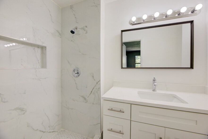 Building Photo - 851 NE 209th Terrace