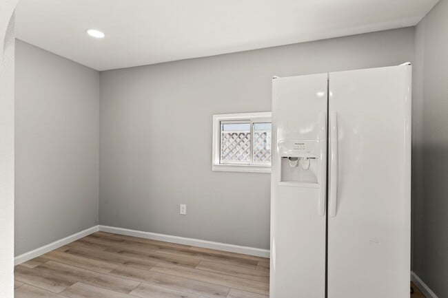 Building Photo - Remodeled 4-Bedroom House w/ Private Yard in Oakland