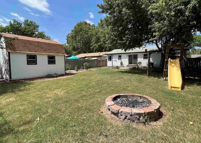 Building Photo - Perfect house ready to move into close to downtown with easy access to all parts of the city!