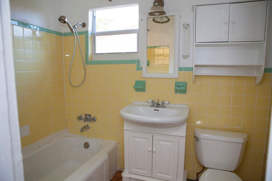 Building Photo - 419 43rd St