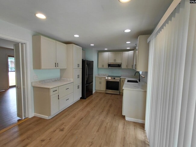 Building Photo - 224 Hickory Ridge Dr
