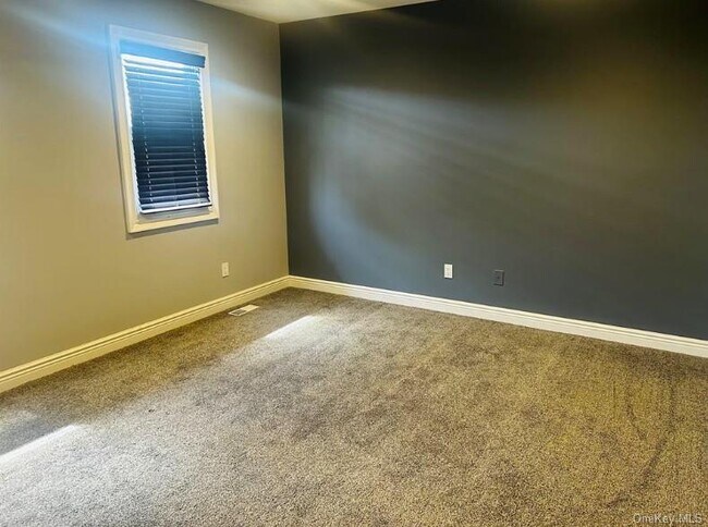 Building Photo - 113 Alicia Dr