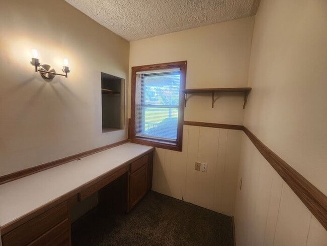 Building Photo - Charming 2-Bedroom Home On Terre Hautes North Side Near Terre Town School