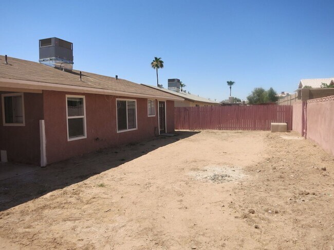 Building Photo - 2685 S 17th Ave
