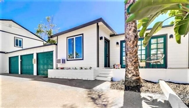 Building Photo - The Waverly Cottages