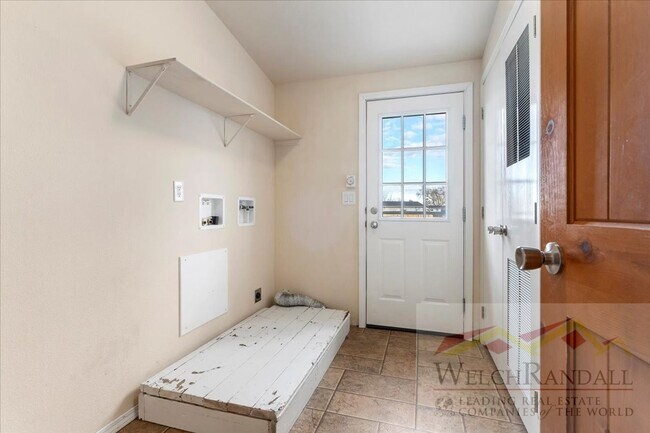 Building Photo - Beautiful 3 Bed 2 Bath Townhome in West Haven