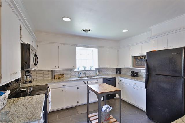 Building Photo - 2132 Sylvan Dr