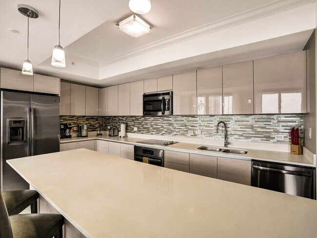 Building Photo - 2602 E Hallandale Beach Blvd