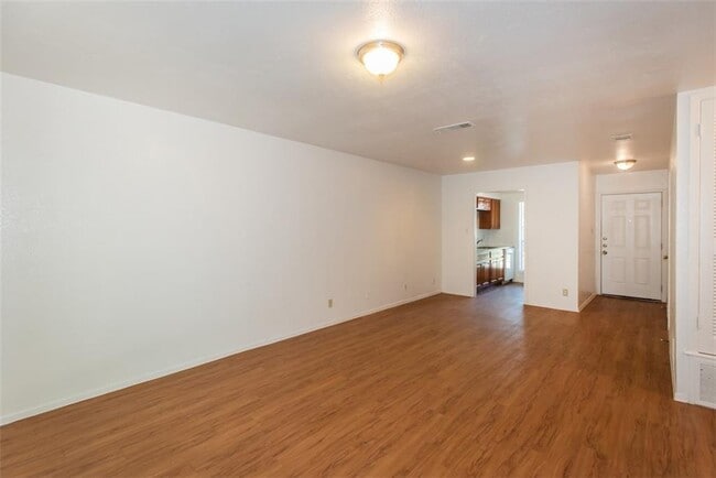 Building Photo - 9007 Little Walnut Pkwy