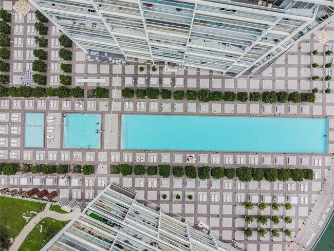 Building Photo - 485 Brickell Ave