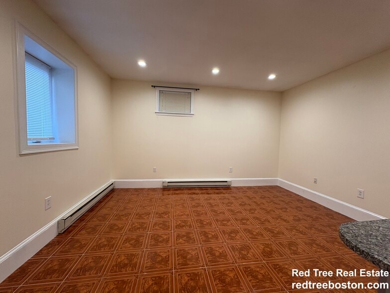 Building Photo - 69 Babcock St