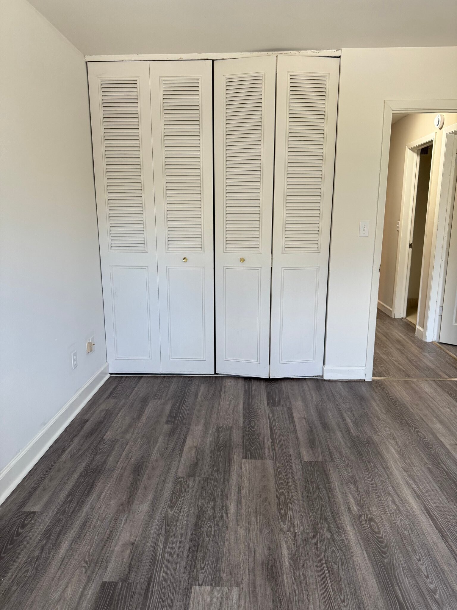 Building Photo - 2260 N Summit Ave